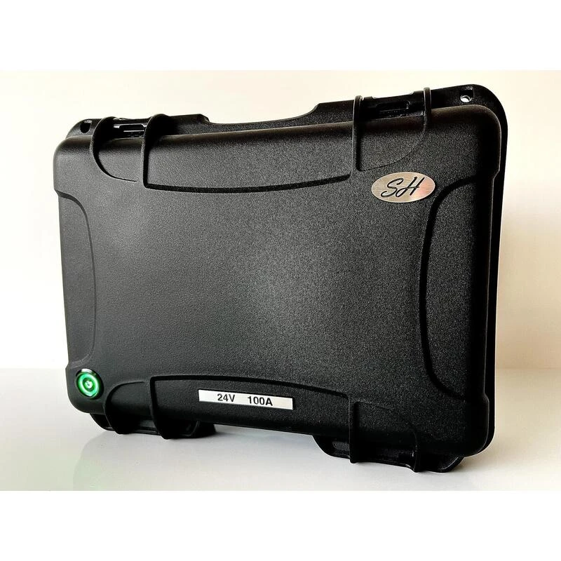 Batterie 25,2V100A Avec Sortie Régulée. 1 Batterie 25,2V100A Avec Sortie Régulée.