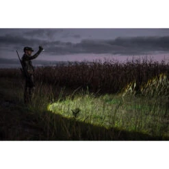 Lampe Torche Chasse 100 Lumens Zoom Noir -Pêche Boutique lampe torche chasse 100 lumens zoom noir 2